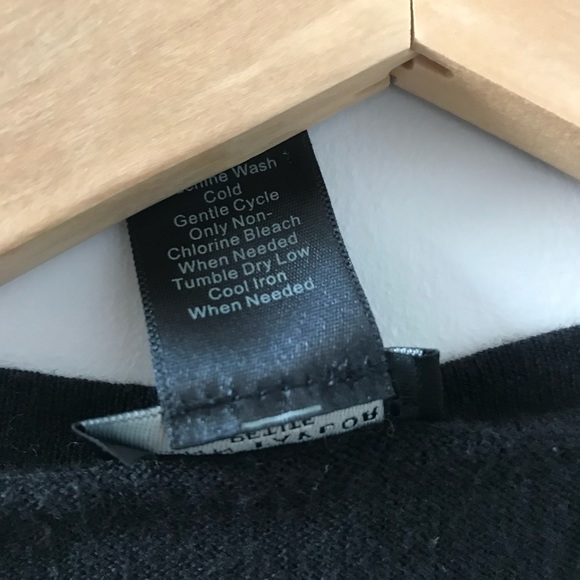 10$ Ann Taylor - Petite - Black « casual » cardigan - GUC - Picture 2 of 4